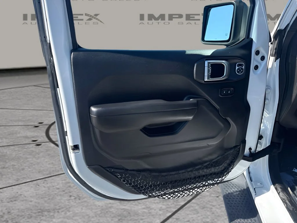 Used 2018 White Jeep Sport S image 22