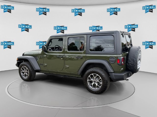 Used 2024 Green Jeep Sport S image 4