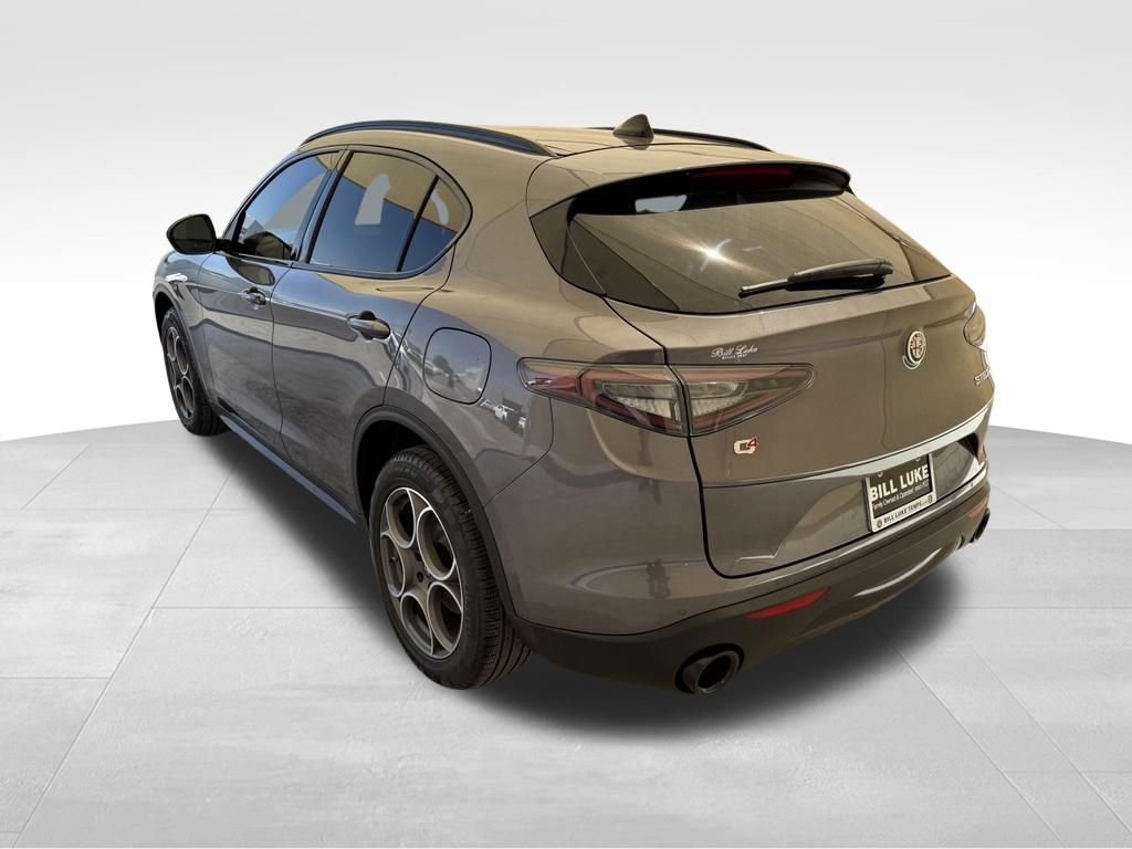 New 2025 Vesuvio Gray Metallic Exterior Paint Alfa Romeo Base image 7