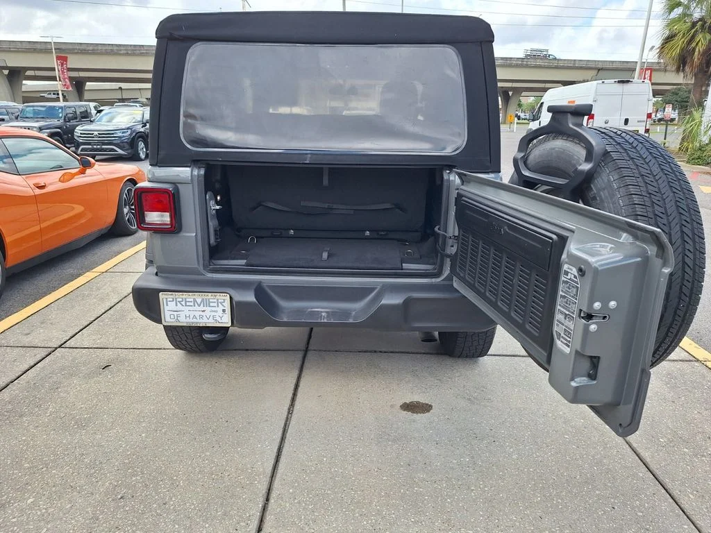 Used 2020 Gray Jeep Sport S image 21