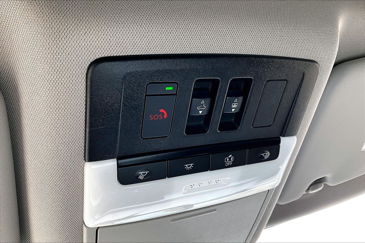 Used 2023 Pearl White Tricoat/Super Black Nissan Platinum image 29
