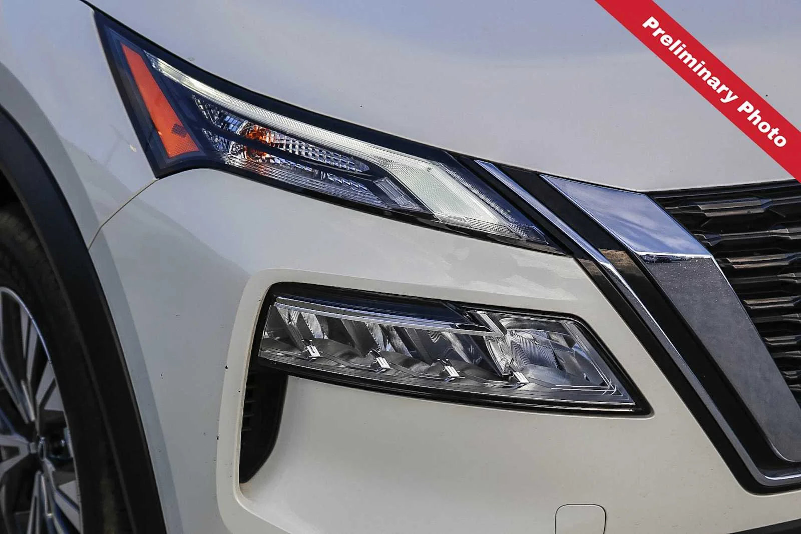 Used 2023 Pearl White Tricoat Nissan SV image 4