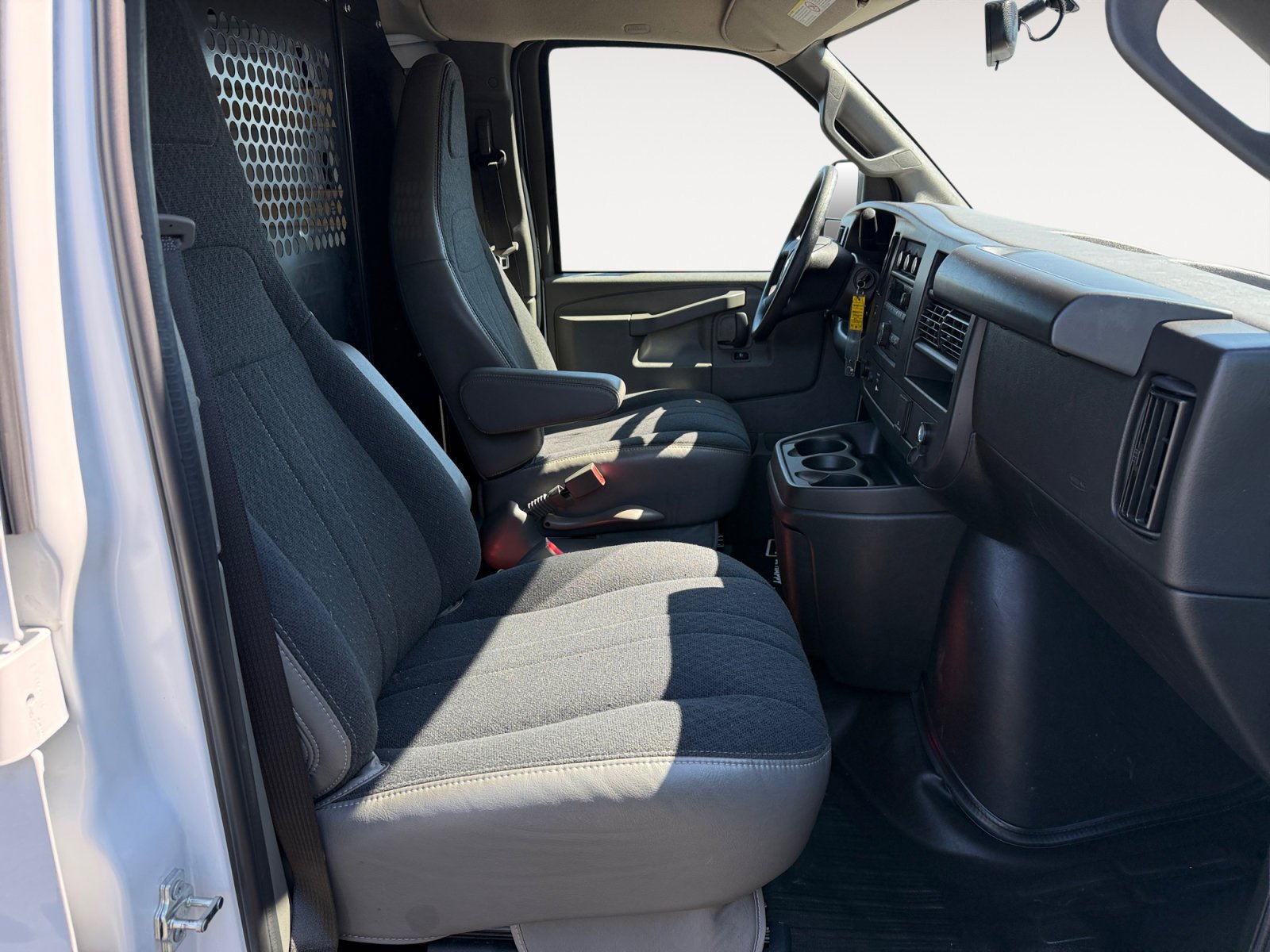 Used 2025 Summit White Chevrolet Work Van image 18