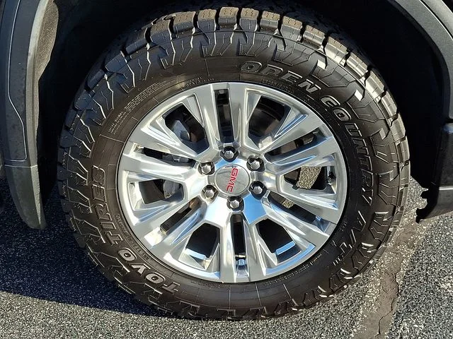 Used 2025 Black GMC Denali image 8