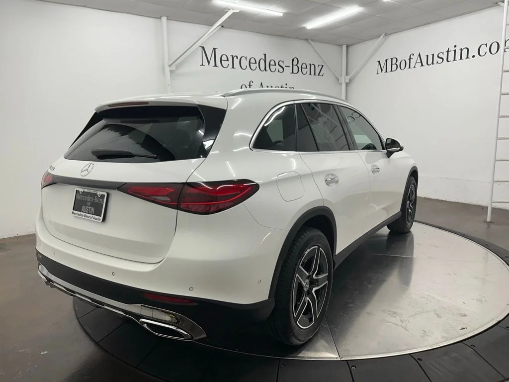 New 2027 White Mercedes-Benz GLC 300 image 7