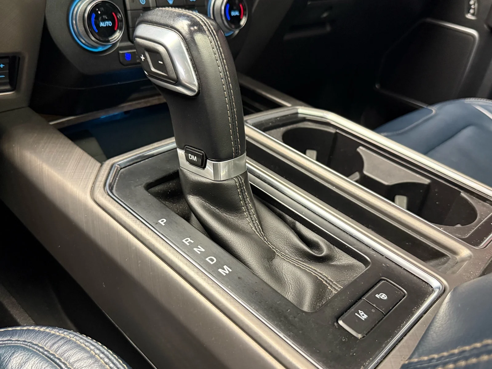 Used 2018 White Platinum Metallic Tri-Coat (ug) Ford Limited image 19