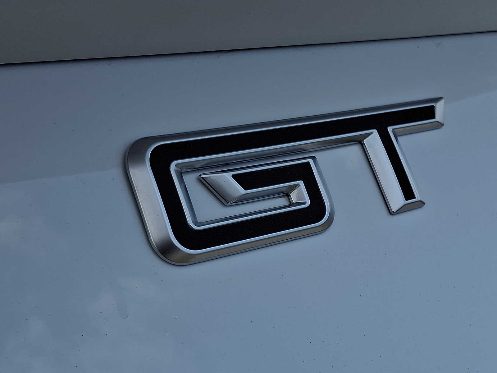 Used 2025 Oxford White Ford GT Premium image 31