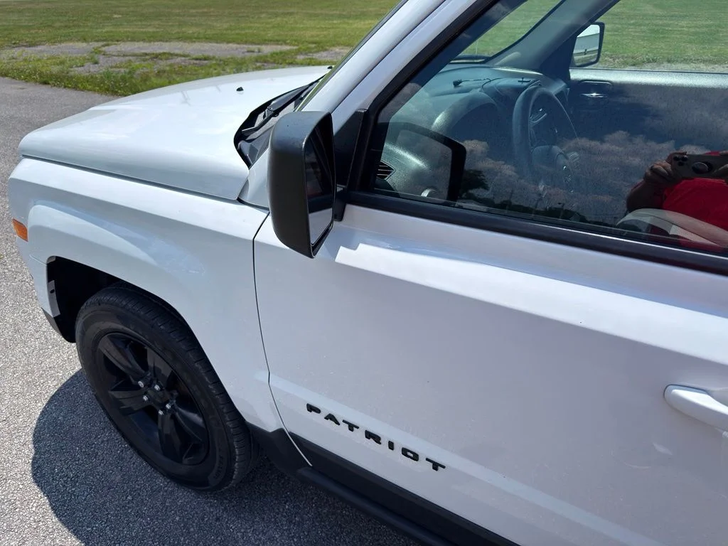 Used 2015 White Jeep Sport image 11