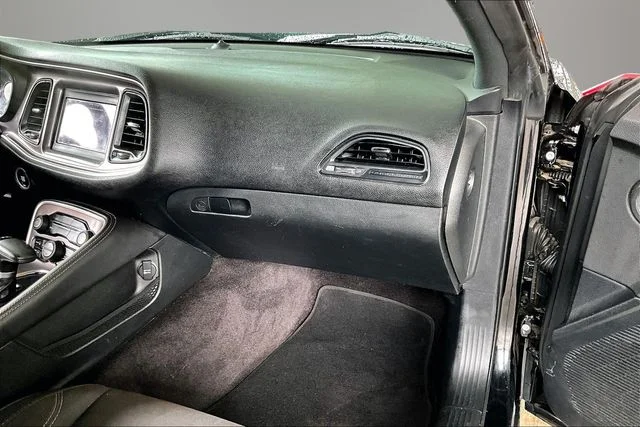 Used 2019 Black Dodge SXT image 21
