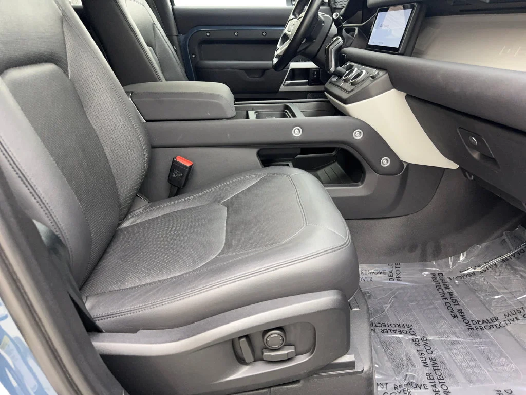 Used 2023 Blue Land Rover SE image 46