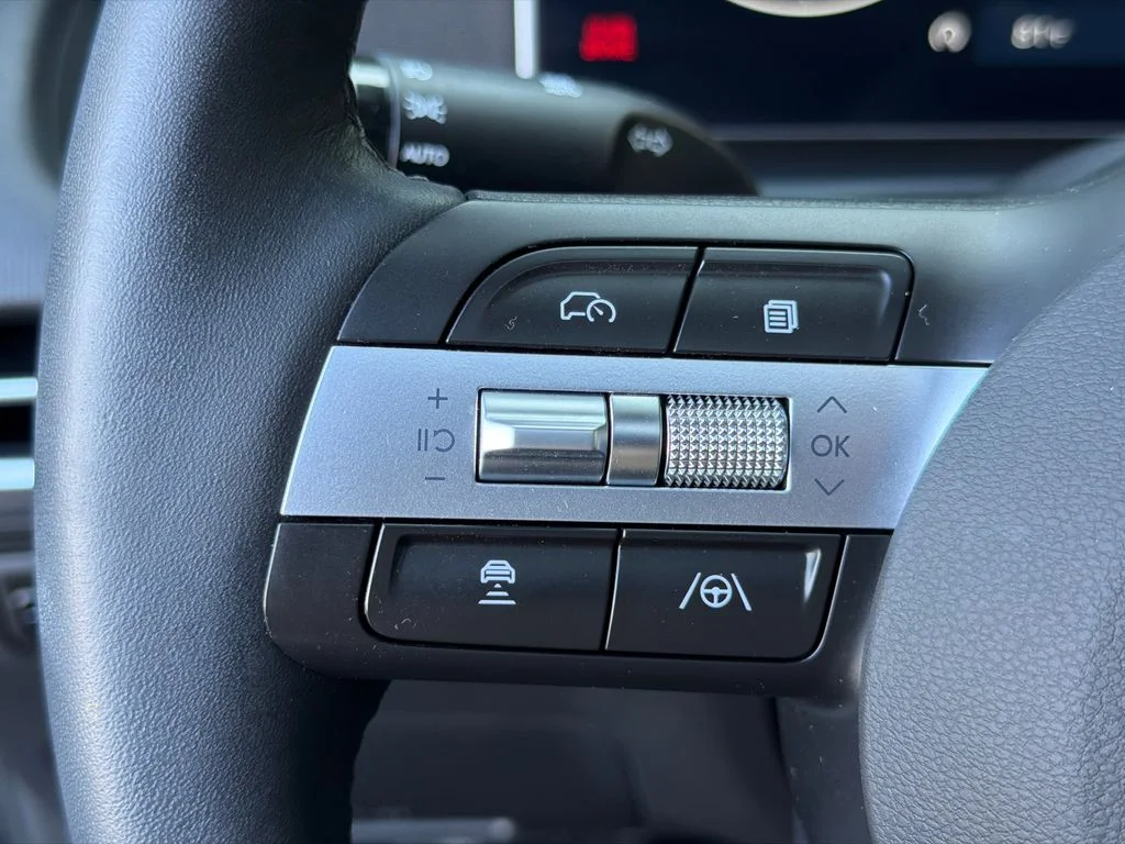 Used 2025 Gray Hyundai SEL Convenience image 25