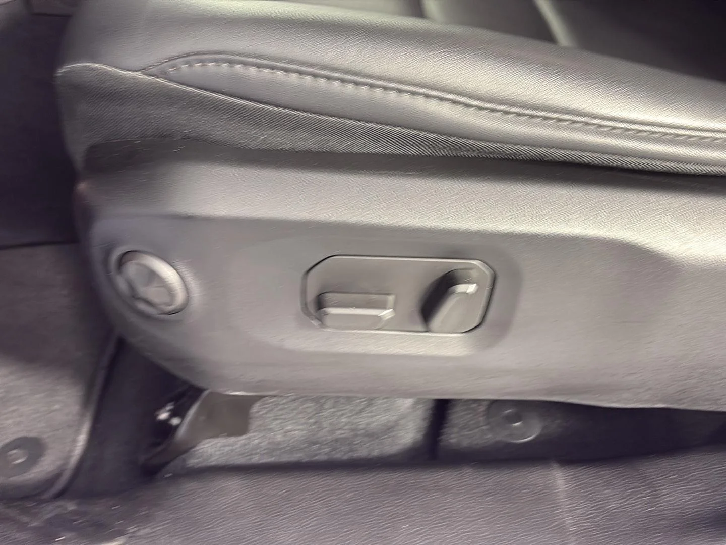 Used 2025 Bright White Clearcoat Jeep Rubicon X image 27