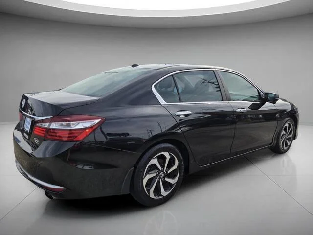 Used 2017 Modern Steel Metallic Honda EX-L image 5