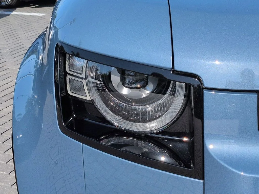 Certified Used 2025 Blue Land Rover S image 9
