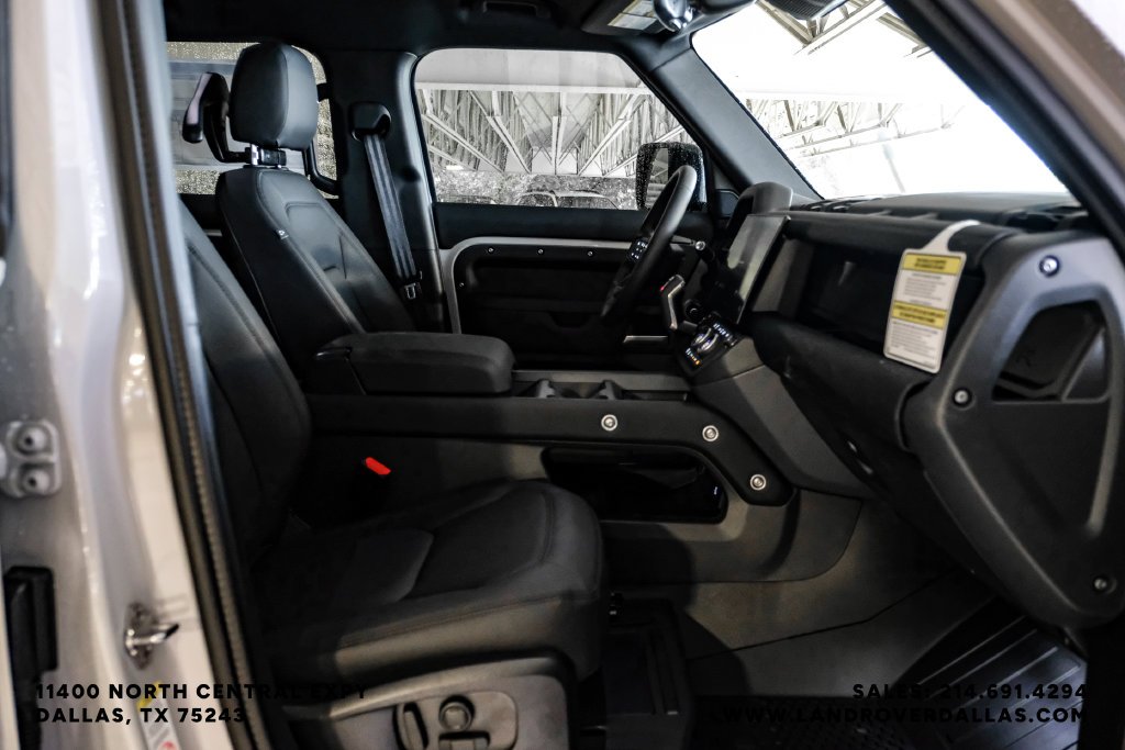 New 2026 Borasco Grey Metallic Land Rover S image 27