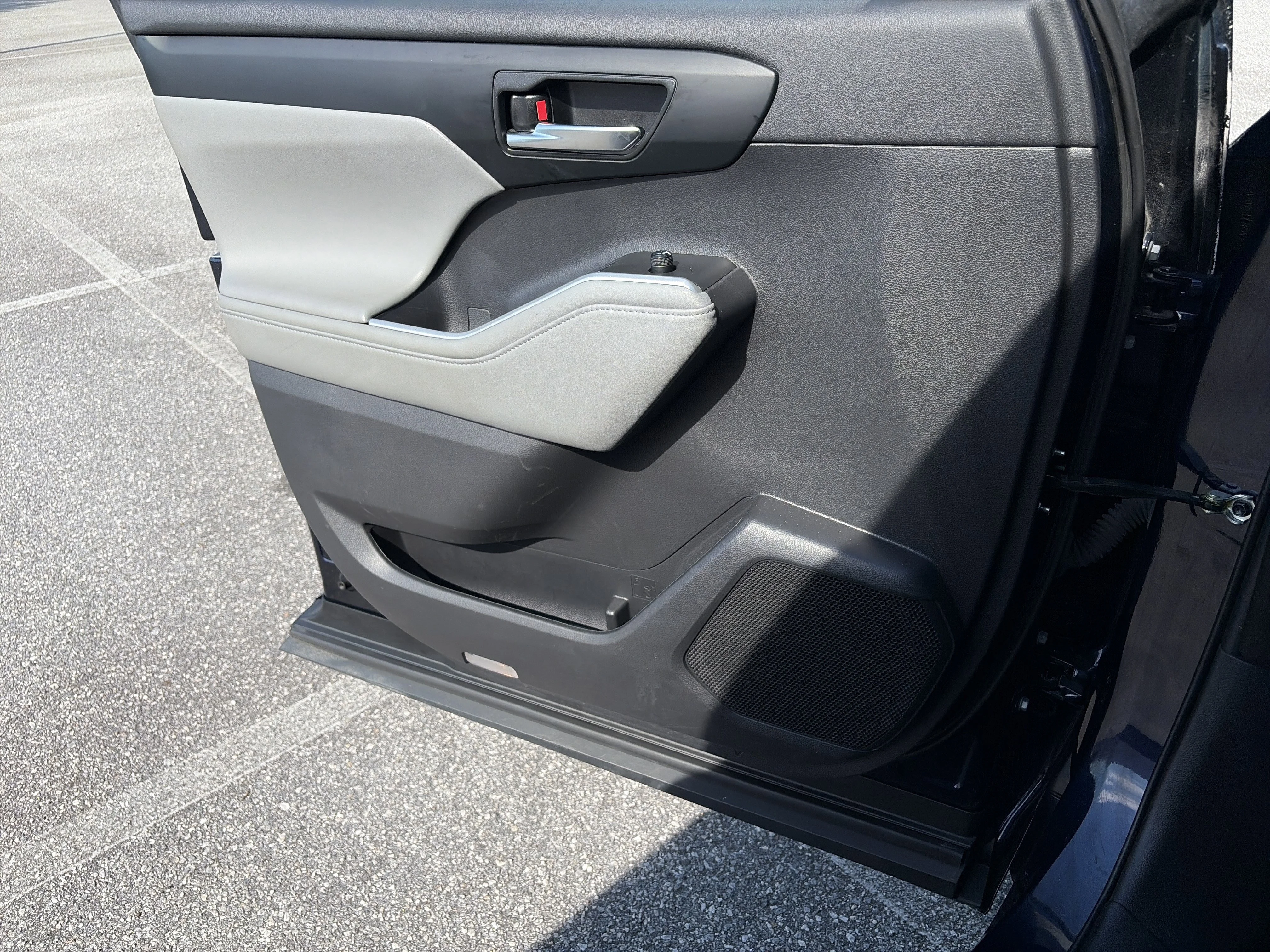 2022 Toyota Highlander XLE - Photo 19