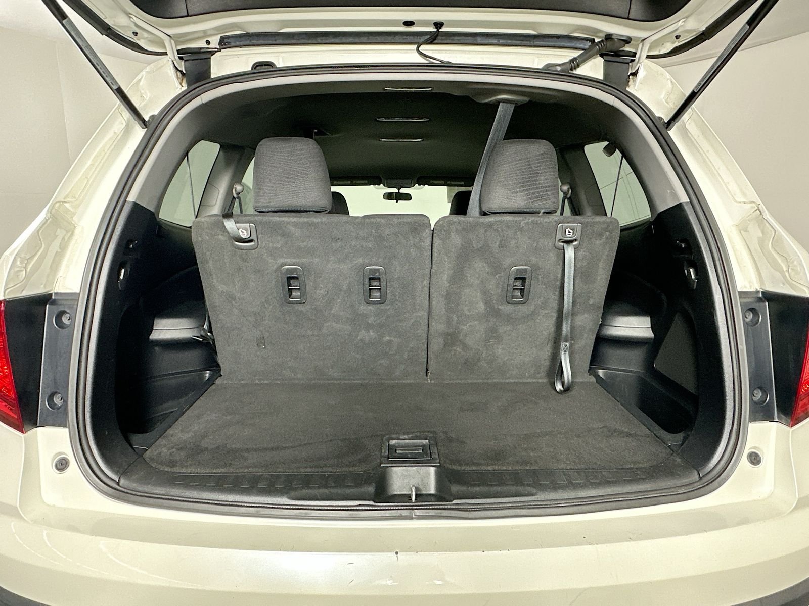 Used 2018 White Diamond Pearl Honda EX image 24