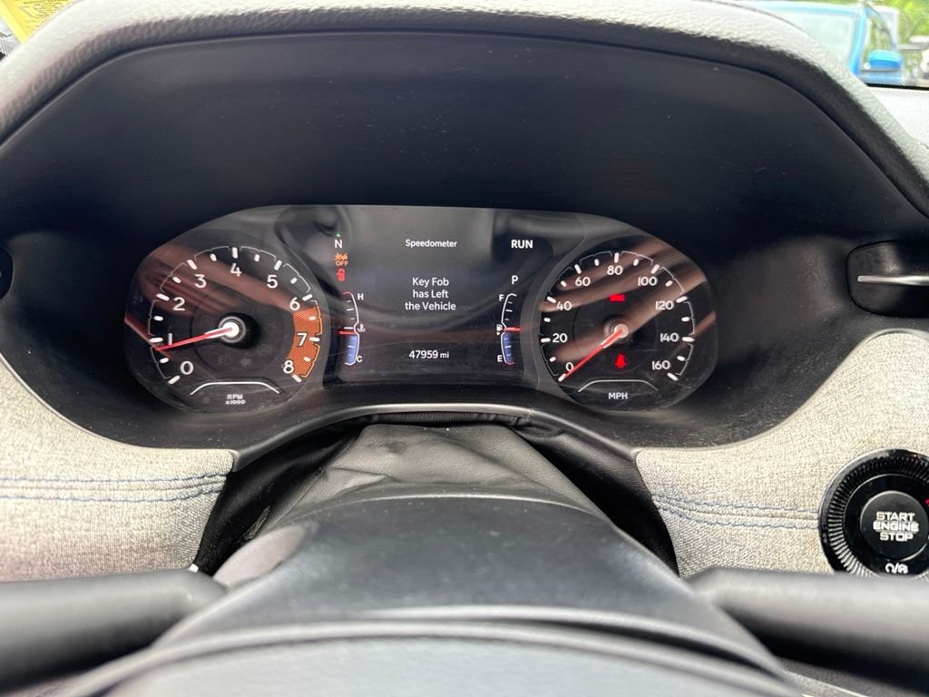 Used 2022 Silver Jeep Latitude image 28