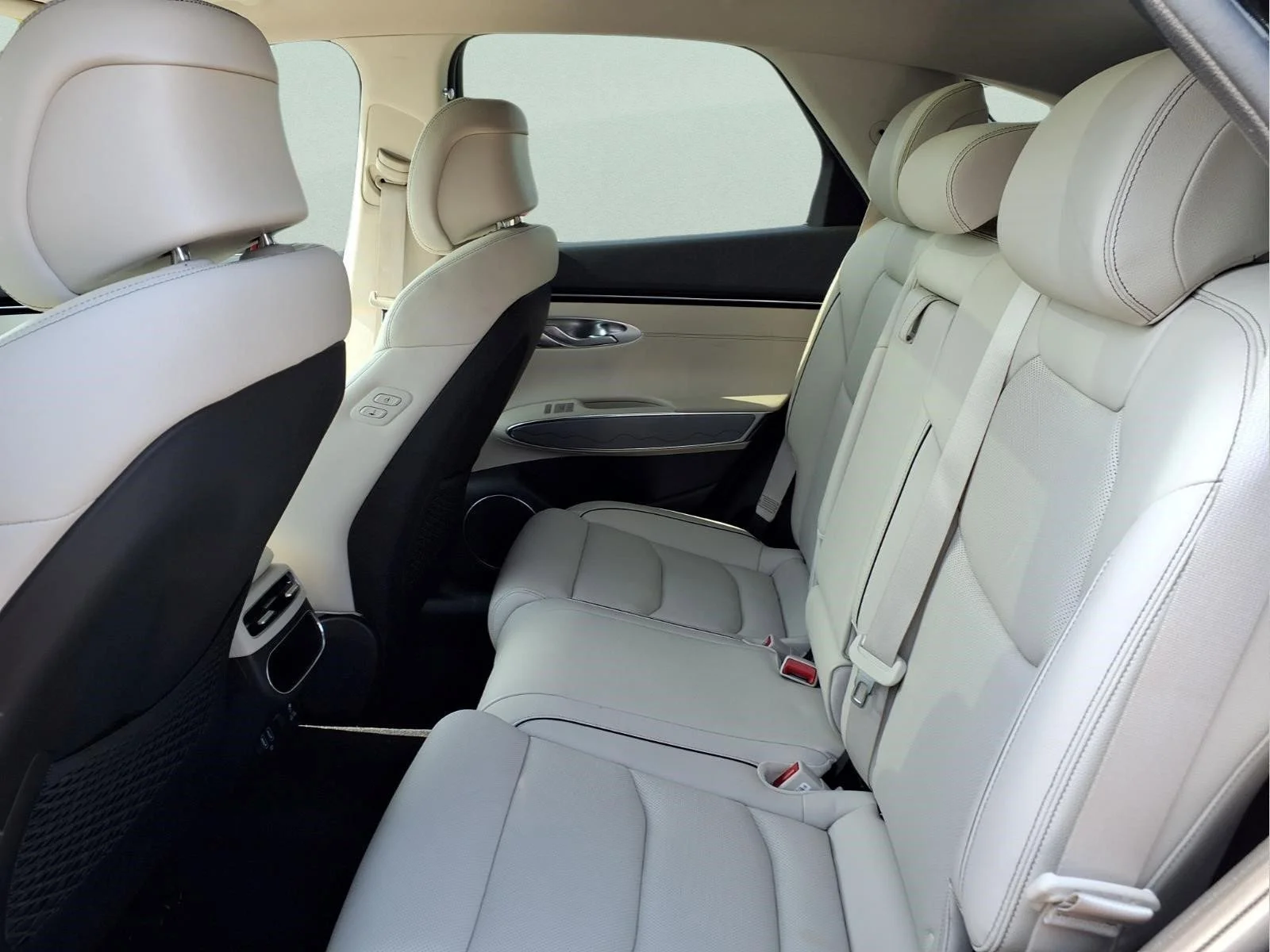 2024 GENESIS GV70 Standard - Photo 13