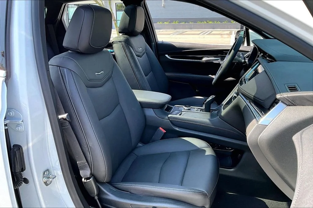New 2026 Crystal White Tricoat Cadillac Premium Luxury image 35