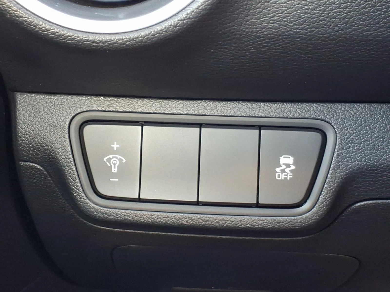 2024 Kia Forte LXS - Photo 22