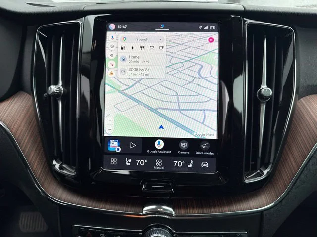 Used 2024 Black Volvo T8 Plus Dark Theme image 9