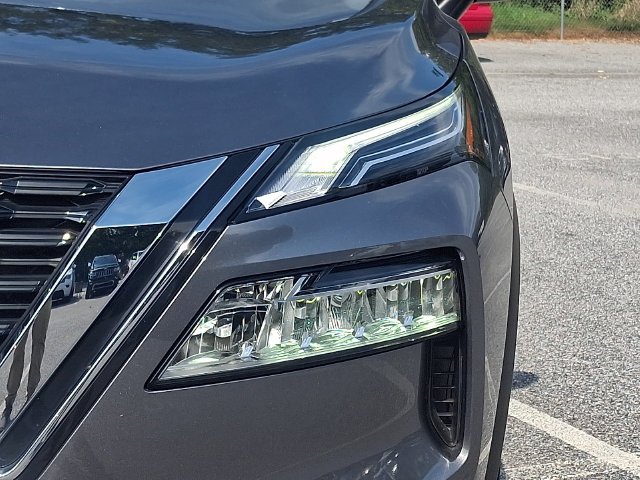 Used 2023 Gray Nissan Platinum image 9