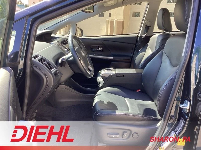 Used 2017  Toyota Four image 9
