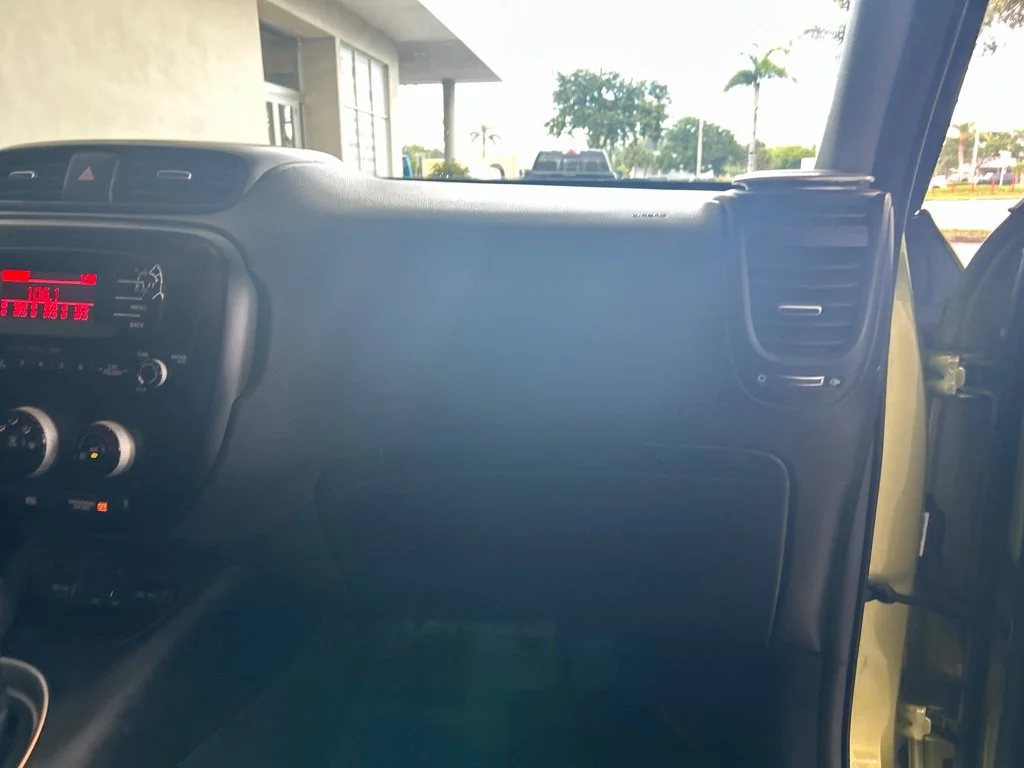 Used 2014 Green Kia Plus image 20