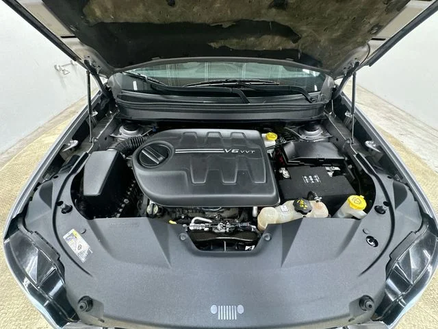 Used 2020 Silver Jeep Latitude Plus image 18
