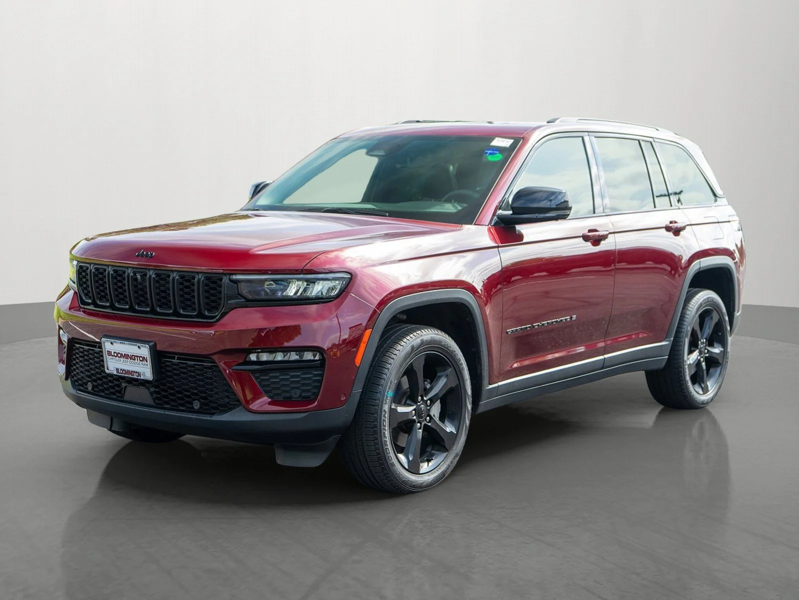 Used 2024 Velvet Red Pearlcoat Jeep Limited image 3