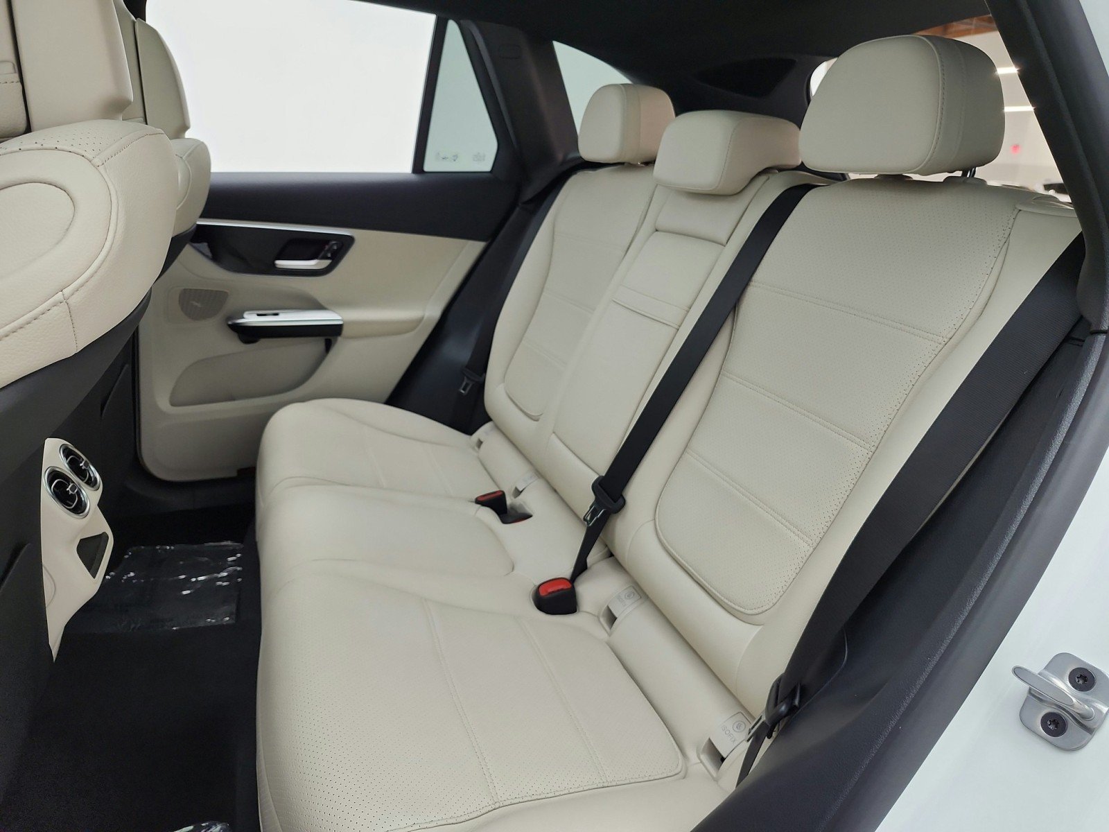 Certified Used 2024 Polar White Mercedes-Benz GLC 300 4MATIC® SUV image 16