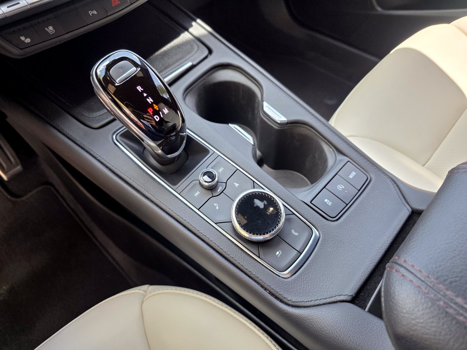 Used 2022 Crystal White Tricoat Cadillac FWD Sport image 24