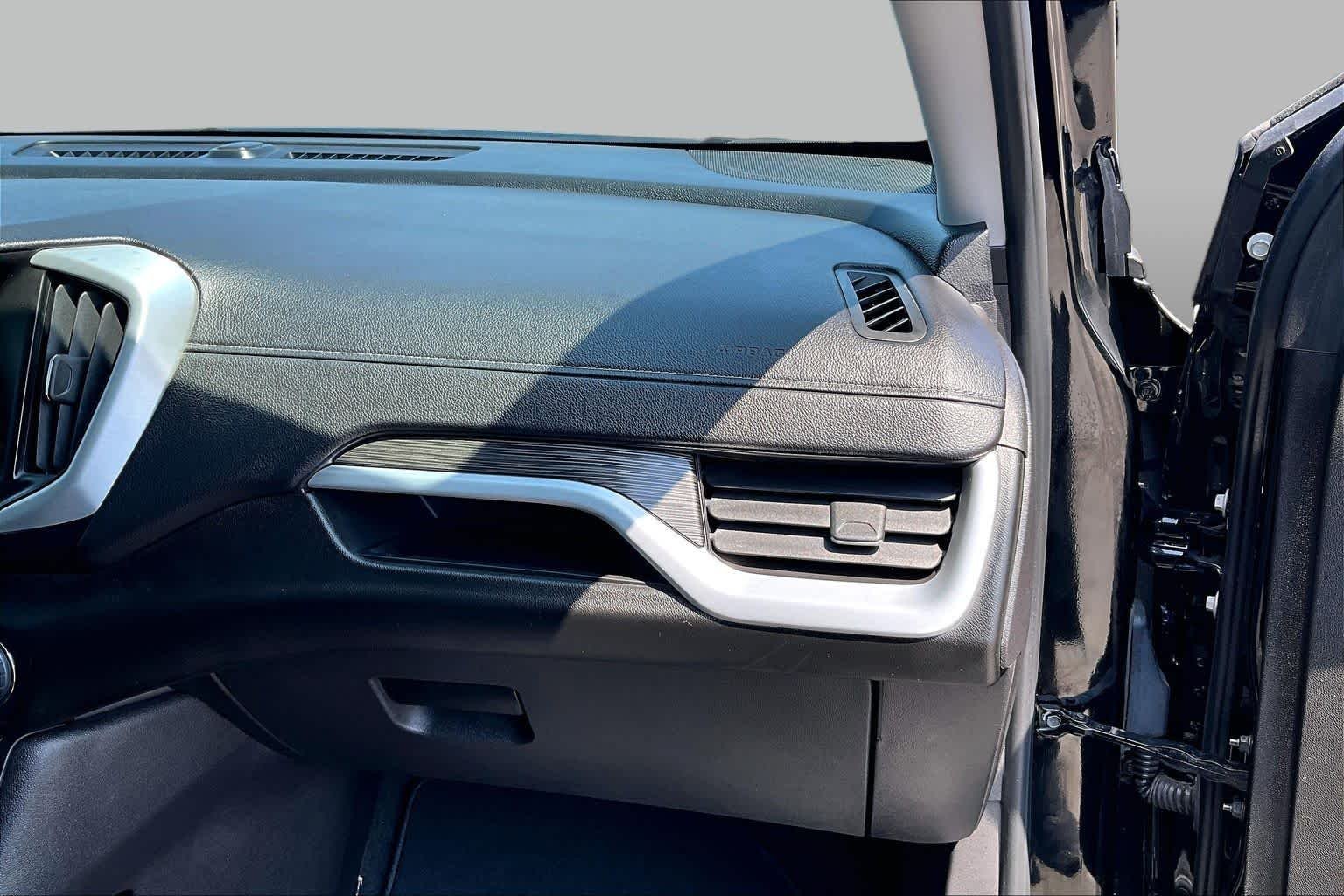 Used 2024 Ebony Twilight Metallic GMC SLE image 19