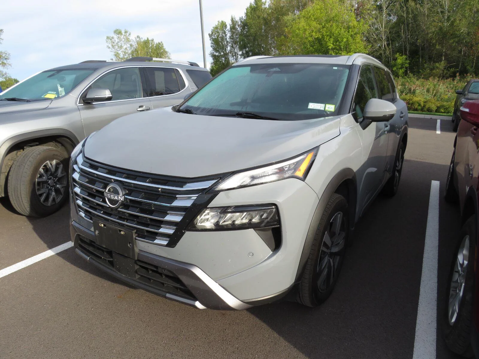 Used 2024 Boulder Gray Pearl Nissan SL image 5