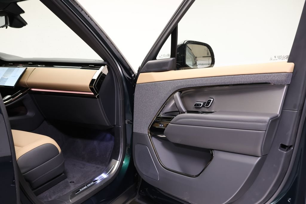 New 2026 British Racing Green Land Rover Dynamic SE image 38