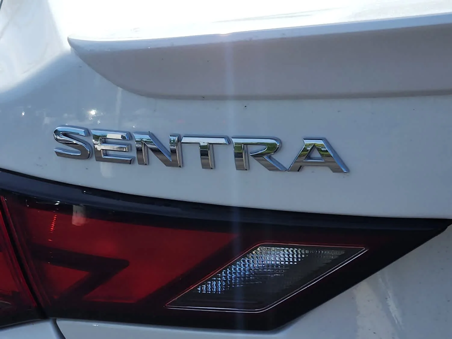 Used 2025 Aspen White Tricoat/Super Black Nissan SR image 21