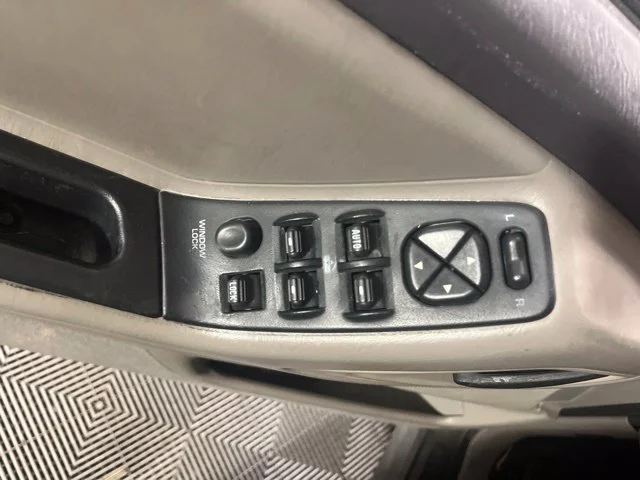 Used 1999 Taupe Frost Metallic Clear Coat Jeep Laredo image 10