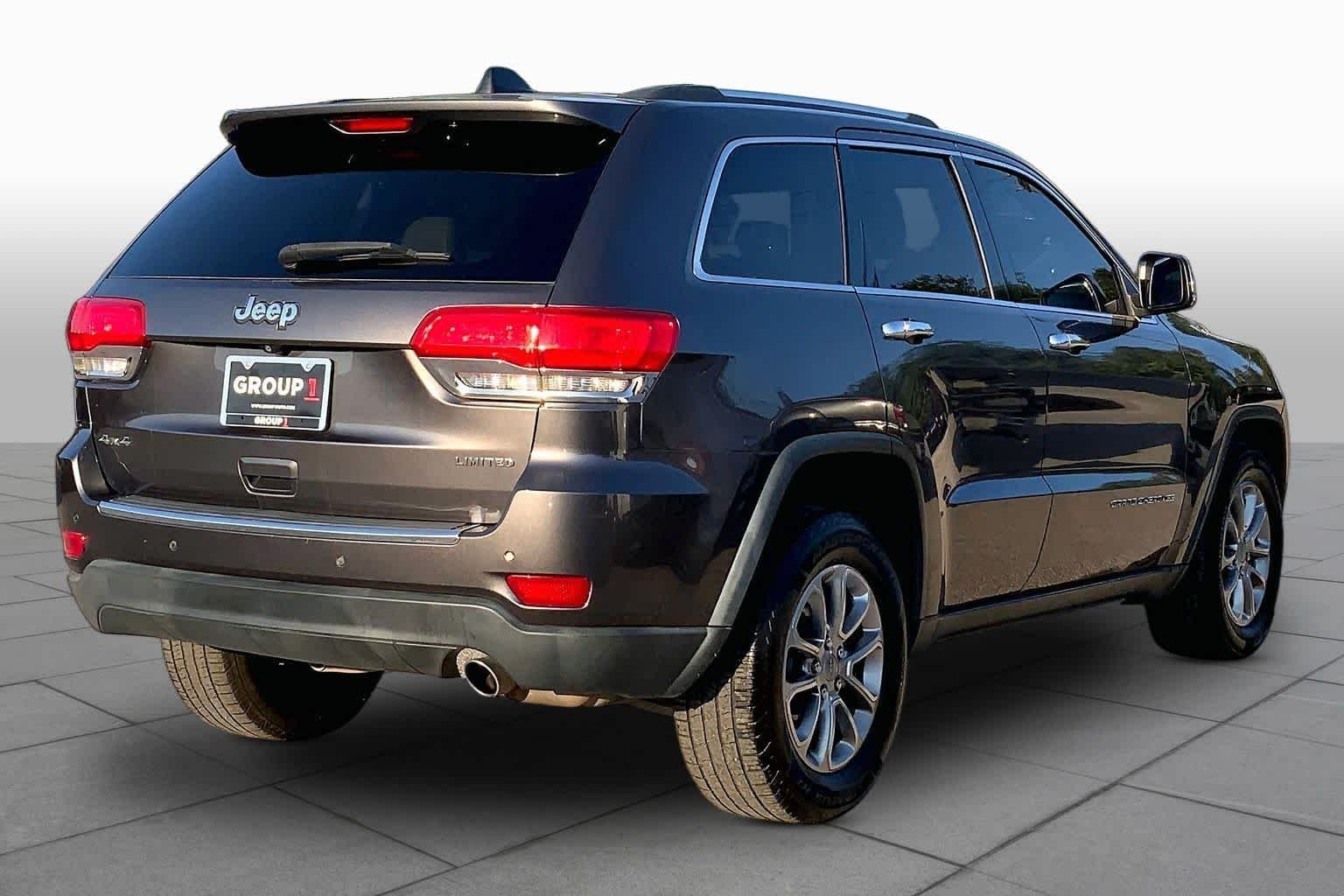 Used 2015 Granite Crystal Met. Clear Coat Jeep Limited image 13