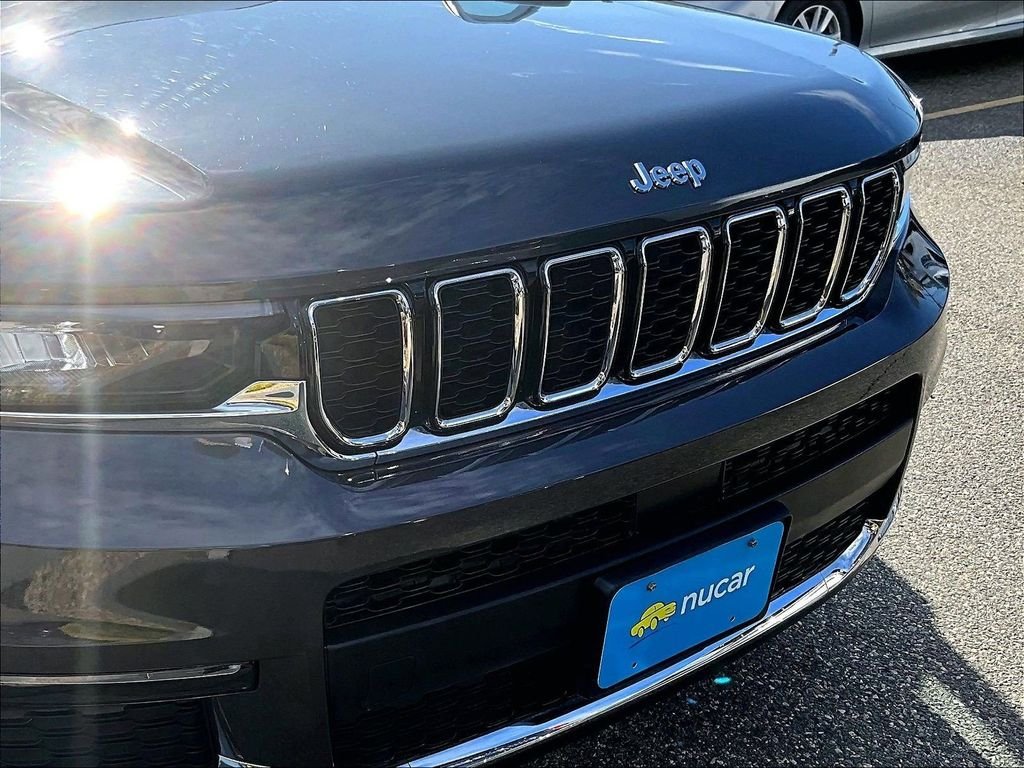 Used 2023 Metallic Jeep Limited image 32