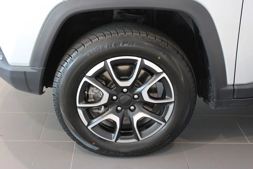Used 2024 Silver Jeep Trailhawk image 30