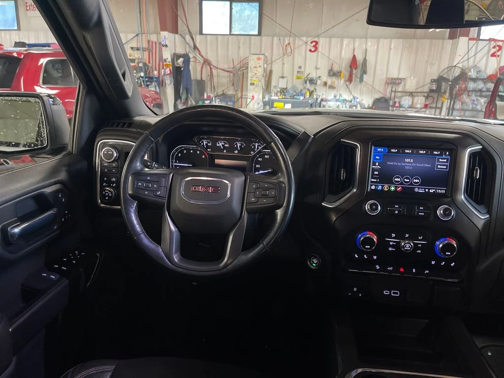 Used 2022 White GMC AT4 image 17