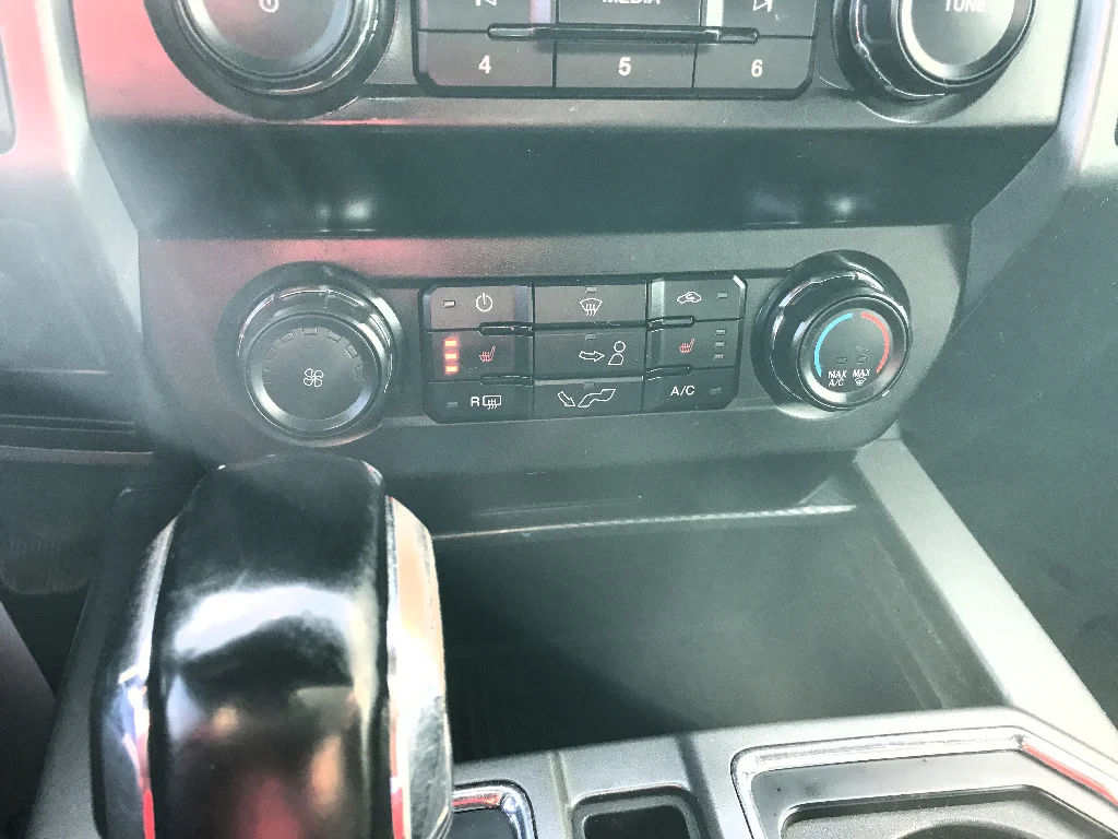 Used 2019 Oxford White Ford XLT image 17