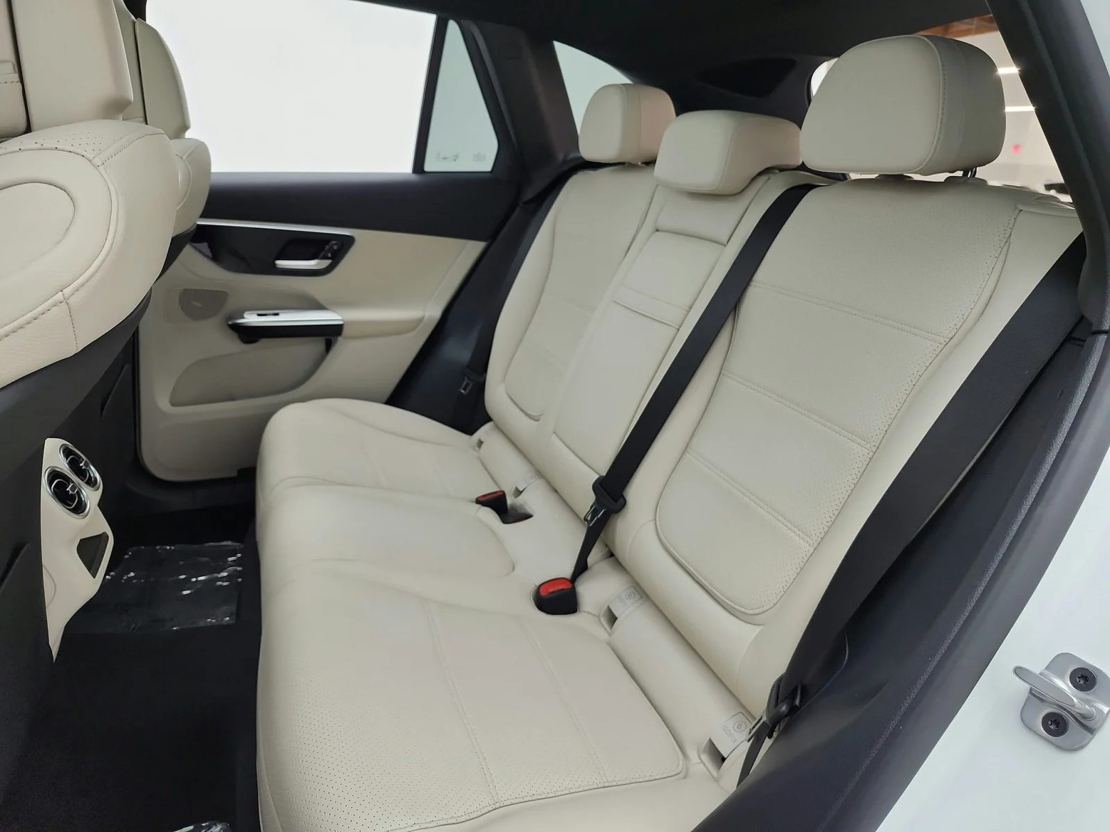 Certified Used 2024 Polar White Mercedes-Benz GLC 300 4MATIC® SUV image 16