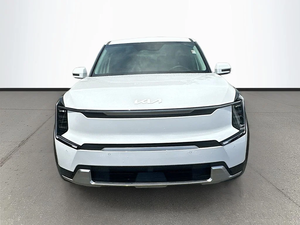 New 2026 Glacial White Pearl Kia Light Long Range RWD image 2