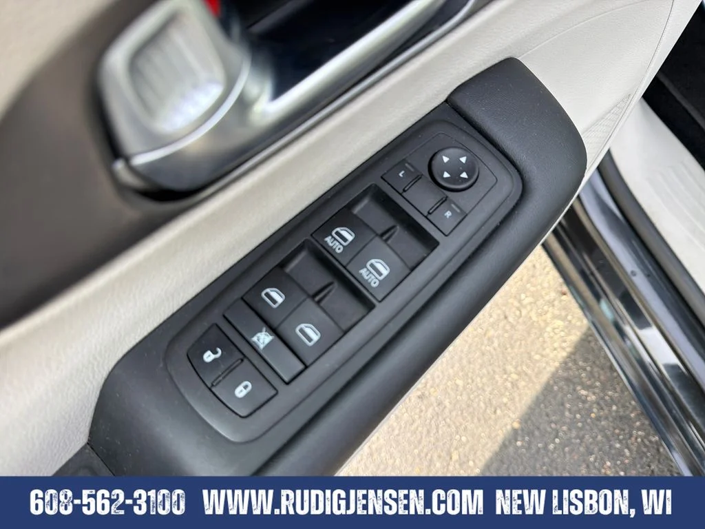 Used 2023 Brilliant Black Crystal Pearlcoat Chrysler Touring L image 11