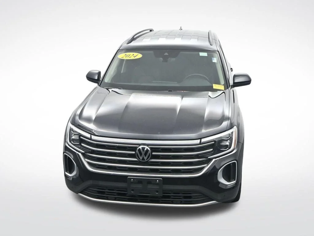 Certified Used 2024 Deep Black Pearl Effect Volkswagen 2.0T SE w/Technology image 23