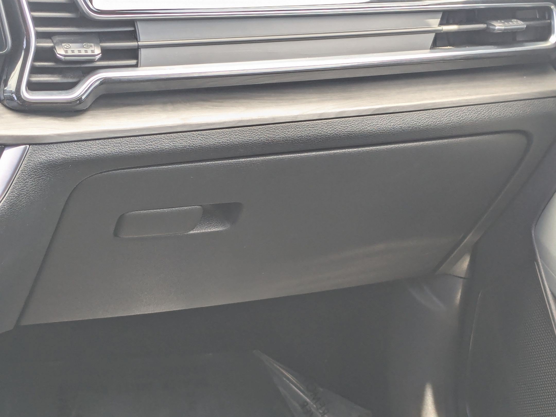 Certified Used 2025 Green Kia X-Pro image 33