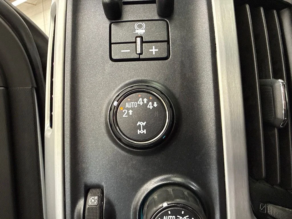 Used 2019 White GMC SLE image 24