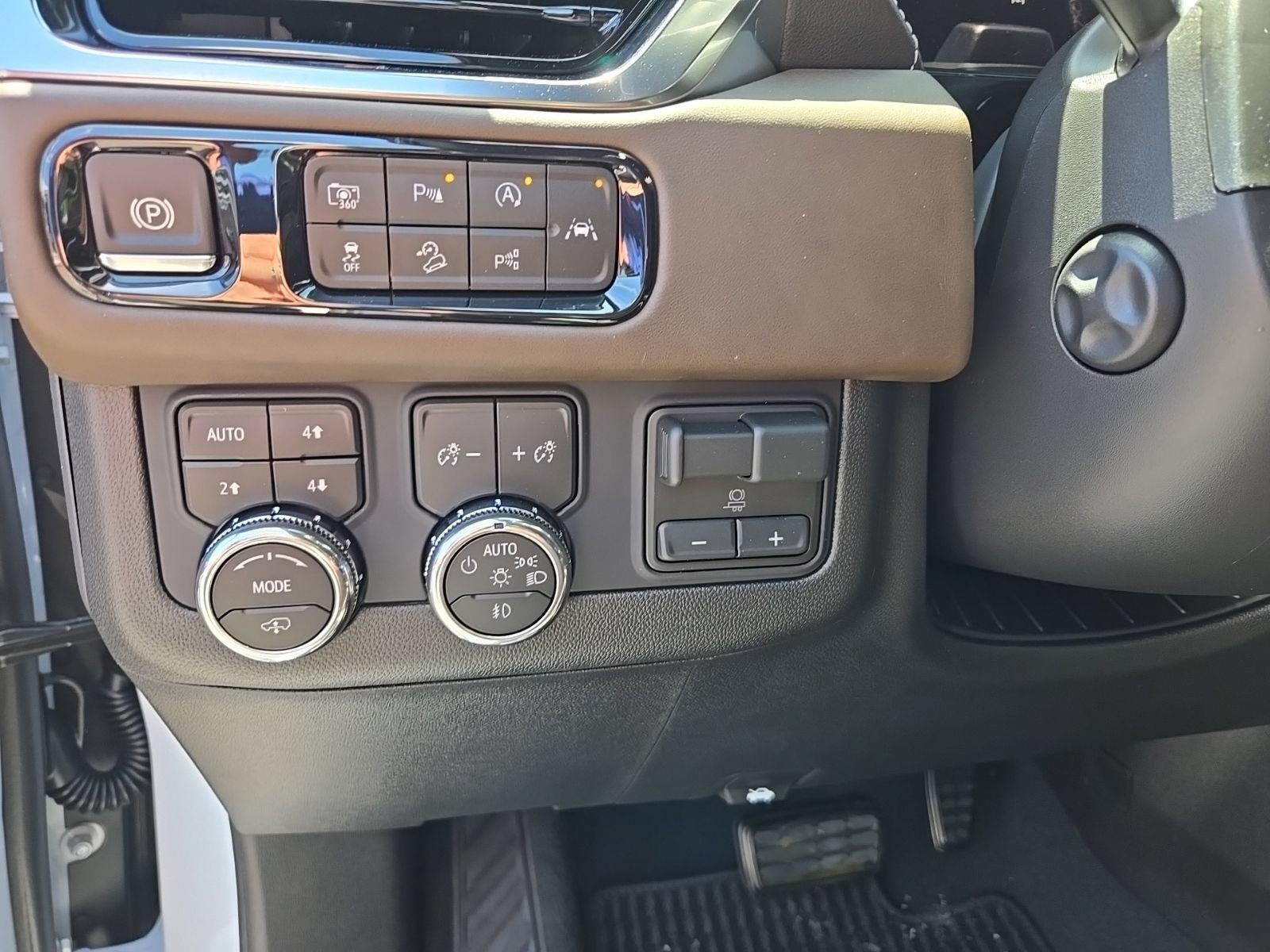 2026 GMC Yukon Denali Ultimate - Photo 34